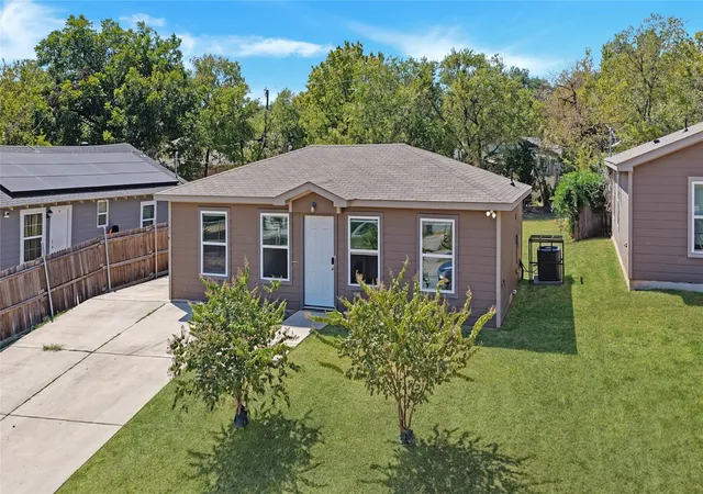 Photo 2 of Single family home for sale at 1216 E Powell Ave, Fort Worth, TX 76104 | MLS# 21369237 | Listing updated on 2026-08-25
