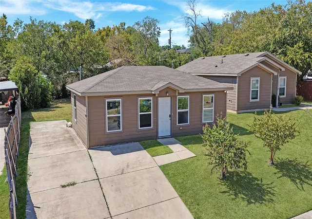 Photo 3 of Single family home for sale at 1216 E Powell Ave, Fort Worth, TX 76104 | MLS# 21369237 | Listing updated on 2026-08-25