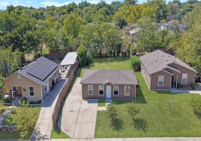 Photo 4 of Single family home for sale at 1216 E Powell Ave, Fort Worth, TX 76104 | MLS# 21369237 | Listing updated on 2026-08-25