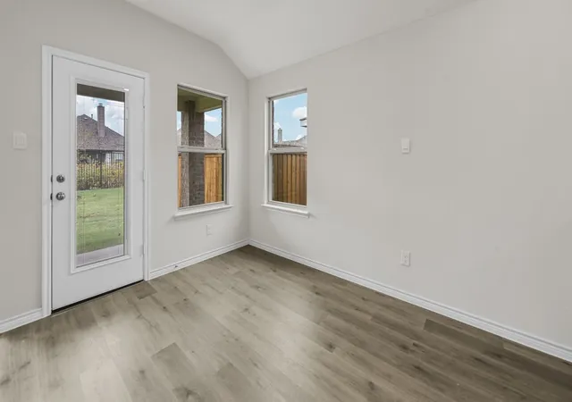 Photo 4 of Sale Pending at 652 Lakepointe Blvd, Lavon, TX 75166 | MLS# 21369251 | Listing updated on 2026-08-31