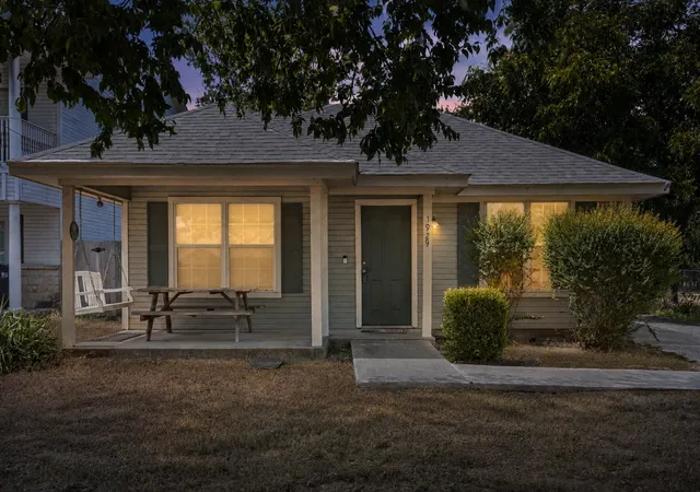 Photo 1 of Single family home for sale at 1929 S 14th St, Waco, TX 76706 | MLS# 21360534 | Listing updated on 2026-08-26