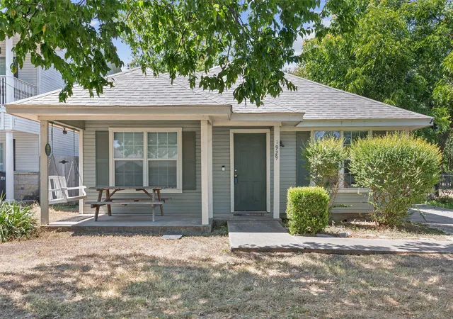 Photo 2 of Single family home for sale at 1929 S 14th St, Waco, TX 76706 | MLS# 21360534 | Listing updated on 2026-08-26