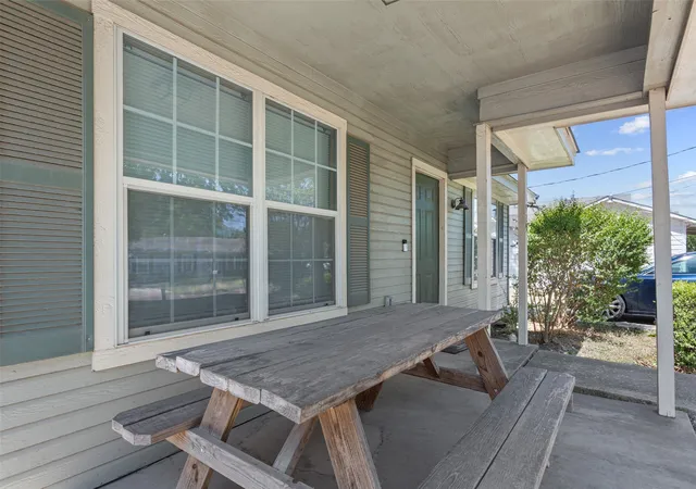 Photo 3 of Single family home for sale at 1929 S 14th St, Waco, TX 76706 | MLS# 21360534 | Listing updated on 2026-08-26
