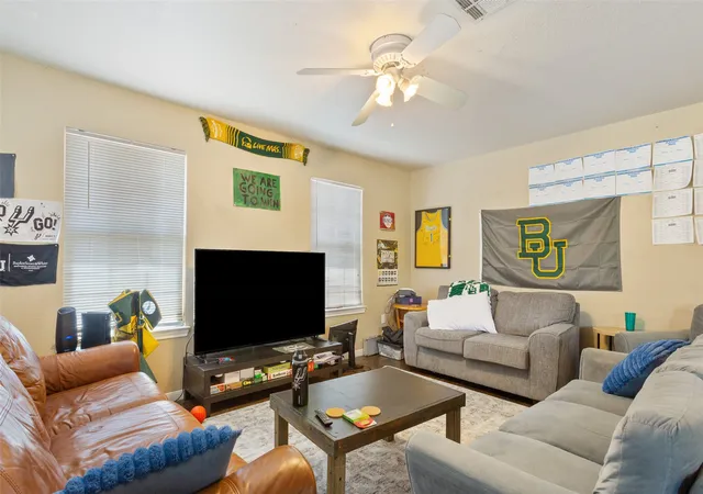 Photo 4 of Single family home for sale at 1929 S 14Th St, Waco, TX 76706 | MLS# 21360534 | Listing updated on 2026-08-26