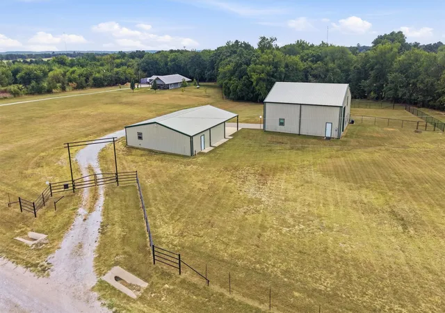Photo 3 of Single family home for sale at 82 Cr 2112, Gainesville, TX 76240 | MLS# 21368084 | Listing updated on 2026-08-27