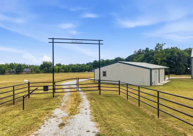 Photo 3 of Single family home for sale at 82 Cr 2112, Gainesville, TX 76240 | MLS# 21368084 | Listing updated on 2026-08-27