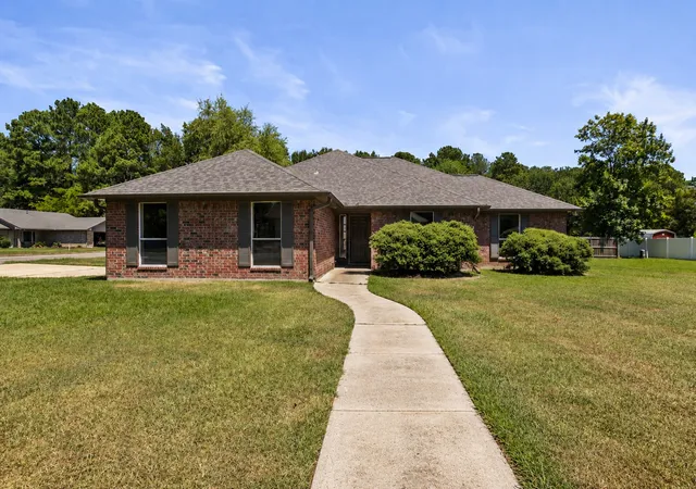 Photo 1 of Single family home for sale at 307 Bob White, Pittsburg, TX 75686 | MLS# 21369156 | Listing updated on 2026-09-28