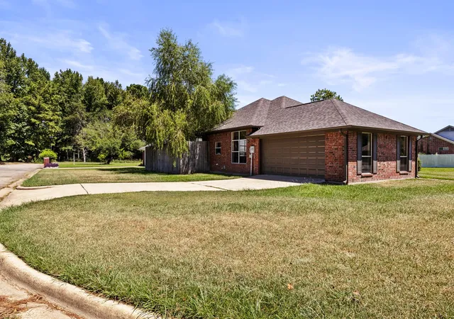 Photo 2 of Single family home for sale at 307 Bob White, Pittsburg, TX 75686 | MLS# 21369156 | Listing updated on 2026-09-28