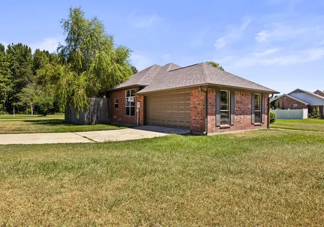 Photo 3 of Single family home for sale at 307 Bob White, Pittsburg, TX 75686 | MLS# 21369156 | Listing updated on 2026-09-28