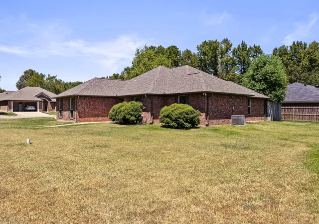 Photo 3 of Single family home for sale at 307 Bob White, Pittsburg, TX 75686 | MLS# 21369156 | Listing updated on 2026-09-28