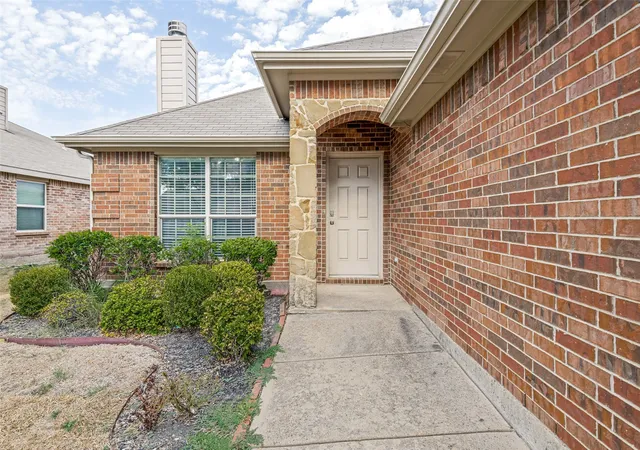 Photo 4 of Single family home for sale at 2131 Rains County Rd, Forney, TX 75126 | MLS# 21367634 | Listing updated on 2026-08-26