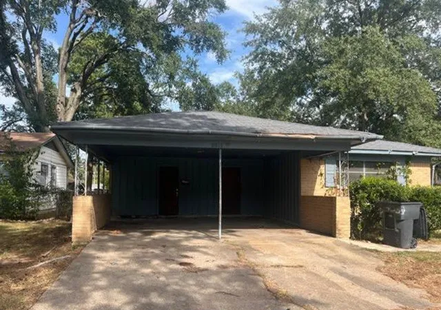 Photo 1 of Single family home for sale at 5915 Lakehurst Cir, Shreveport, LA 71108 | MLS# 21369067 | Listing updated on 2026-08-26