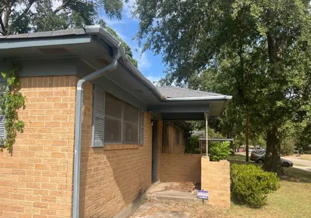 Photo 2 of Single family home for sale at 5915 Lakehurst Cir, Shreveport, LA 71108 | MLS# 21369067 | Listing updated on 2026-08-26