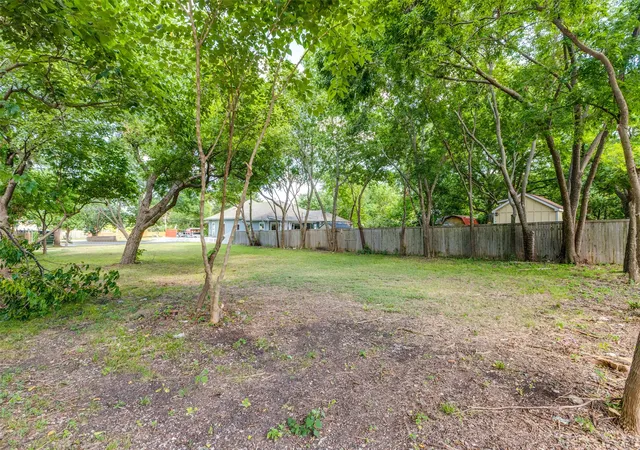 Photo 2 of Land for sale at 605 N Kentucky St, Mc Kinney, TX 75069 | MLS# 21368399 | Listing updated on 2026-08-26