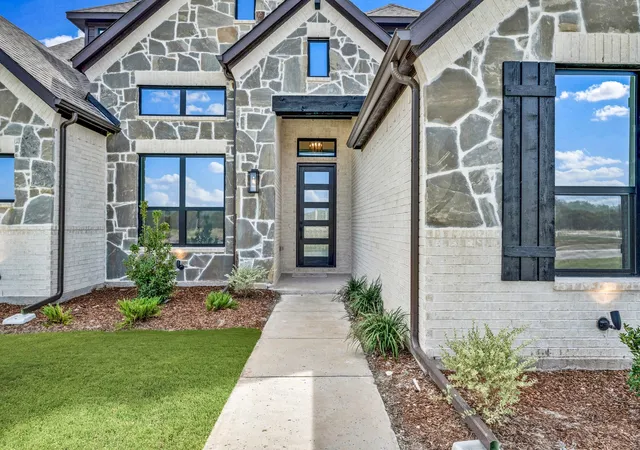 Photo 3 of Single family home for sale at 572 Willowy, Royse City, TX 75189 | MLS# 21369307 | Listing updated on 2026-10-08