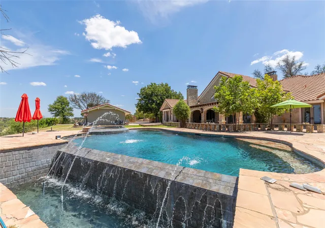 Photo 4 of Single family home for sale at 51 Oak Hill Cir, Brownwood, TX 76801 | MLS# 21369312 | Listing updated on 2026-09-02