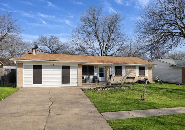 Photo 2 of Single family home for sale at 639 Yale Dr, Lancaster, TX 75134 | MLS# 21369323 | Listing updated on 2026-08-26