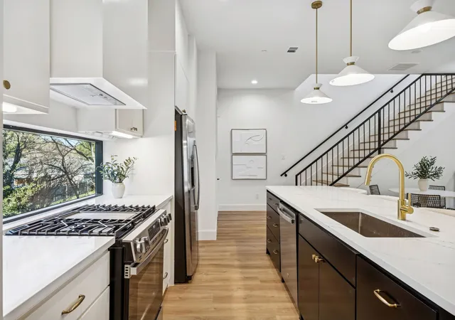 Listing Photo 4 - Condo for sale in building located at 2147 Mail Ave, Dallas, TX 75235 - Unit #101