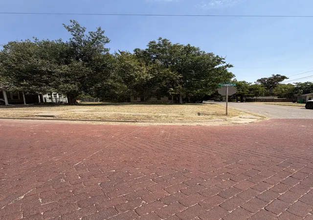 Land for sale at 802 N Commerce St N, Gainesville, TX 76240 | MLS# 21369158