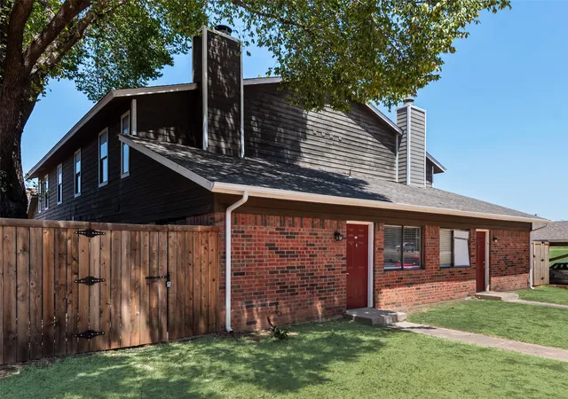 Photo 3 of Condo for sale at 1122 Millview Dr #602, Arlington, TX 76012 | MLS# 21366223 | Listing updated on 2026-08-26