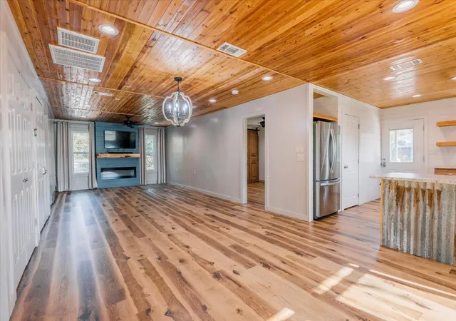 Photo 2 of Single family home for sale at 421 N Lazy Bend Rd, Millsap, TX 76066 | MLS# 21368017 | Listing updated on 2026-10-07