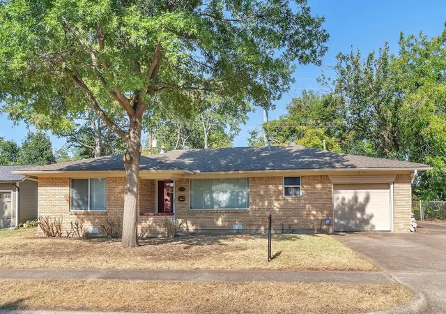Photo 1 of Single family home for sale at 1232 Valley Vista Dr, Grapevine, TX 76051 | MLS# 21367421 | Listing updated on 2026-09-26