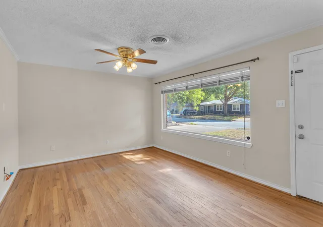 Photo 3 of Single family home for sale at 1232 Valley Vista Dr, Grapevine, TX 76051 | MLS# 21367421 | Listing updated on 2026-09-26