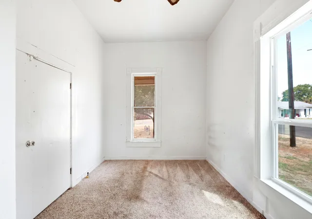 Photo 4 of Sale Pending at 214 E Woodland St, Collinsville, TX 76233 | MLS# 21367676 | Listing updated on 2026-10-05