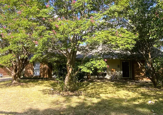 Photo 2 of Multi family home for sale at 1105/1107 Park St #A & B, Arlington, TX 76011 | MLS# 21355999 | Listing updated on 2026-09-22