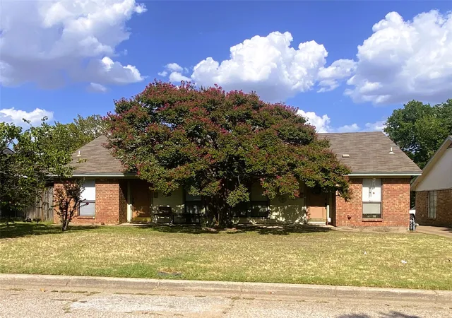 Photo 3 of Multi family home for sale at 1105/1107 Park St #A & B, Arlington, TX 76011 | MLS# 21355999 | Listing updated on 2026-09-22