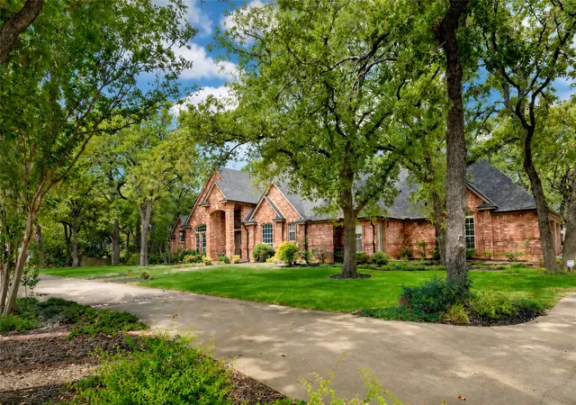 Photo 3 of Single family home for sale at 2930 Burney Ln, Southlake, TX 76092 | MLS# 21368506 | Listing updated on 2026-08-26