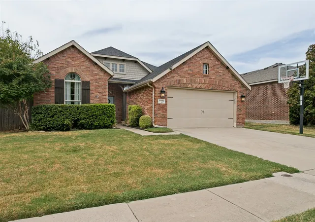 Photo 2 of Single family home for sale at 9913 Chrysalis Dr, Fort Worth, TX 76131 | MLS# 21368820 | Listing updated on 2026-09-21