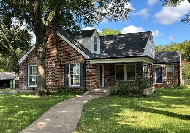 Photo 1 of Single family home for sale at 1720 Sycamore Ave, Corsicana, TX 75110 | MLS# 21368390 | Listing updated on 2026-08-31