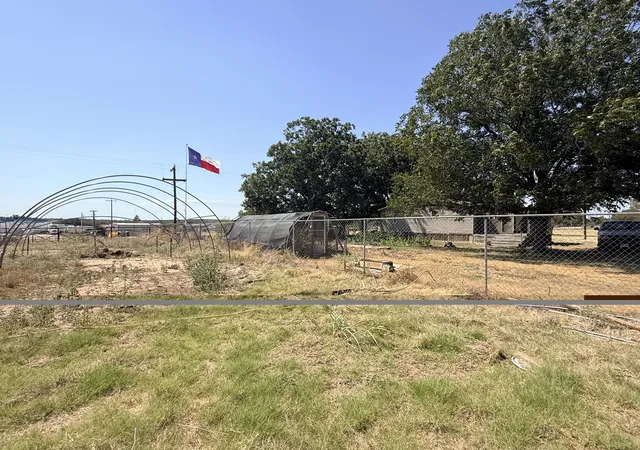 Photo 3 of Manufactured home for sale at 1100 Alford St, Graham, TX 76450 | MLS# 21369535 | Listing updated on 2026-08-26
