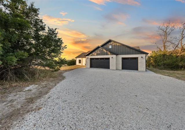 Photo 2 of Single family home for sale at 201 Private Road 4296, Clifton, TX 76634 | MLS# 21368702 | Listing updated on 2026-08-29