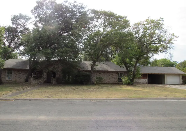 Photo 1 of Single family home for sale at 208 Opal St, Hewitt, TX 76643 | MLS# 21369538 | Listing updated on 2026-09-30