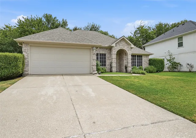 Photo 3 of Single family home for sale at 1601 Creekside, Sherman, TX 75092 | MLS# 21368319 | Listing updated on 2026-10-05