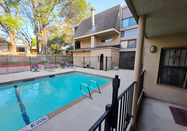 Listing Photo 2 - Condo for sale in building located at 4044 Buena Vis St, Dallas, TX 75204 - Unit #214