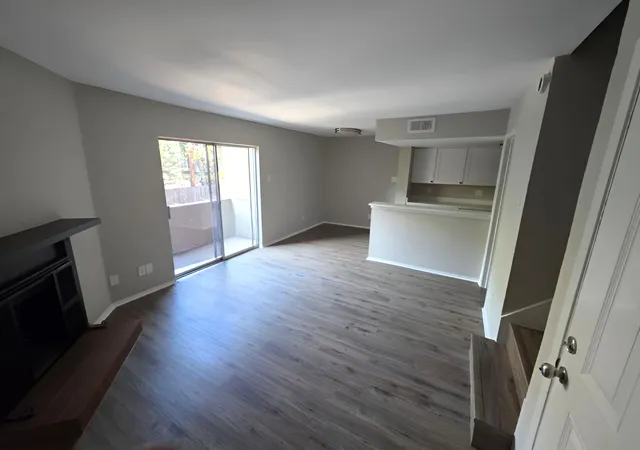 Listing Photo 4 - Condo for sale in building located at 4044 Buena Vis St, Dallas, TX 75204 - Unit #214