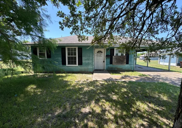 Photo 1 of Single family home for sale at 605 Oldham St, Bonham, TX 75418 | MLS# 21367964 | Listing updated on 2026-08-26