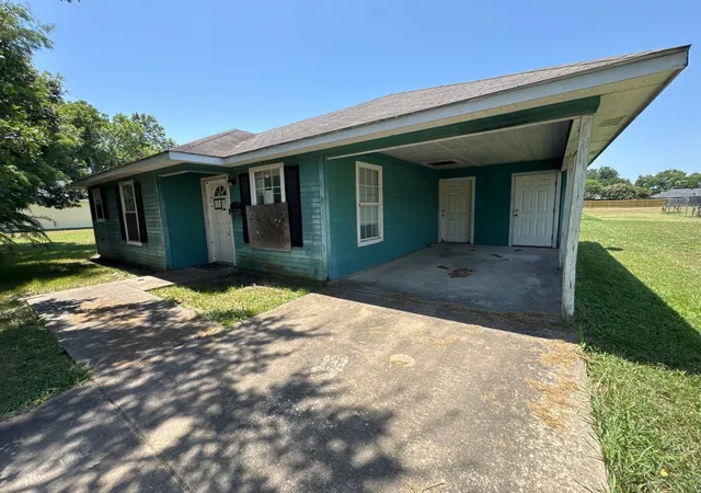 Photo 2 of Single family home for sale at 605 Oldham St, Bonham, TX 75418 | MLS# 21367964 | Listing updated on 2026-08-26