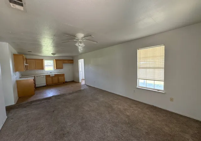 Photo 4 of Single family home for sale at 605 Oldham St, Bonham, TX 75418 | MLS# 21367964 | Listing updated on 2026-10-07
