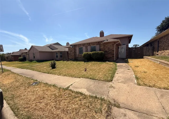 Photo 3 of Single family home for sale at 1715 Hancock Dr, Mesquite, TX 75149 | MLS# 21369604 | Listing updated on 2026-10-07