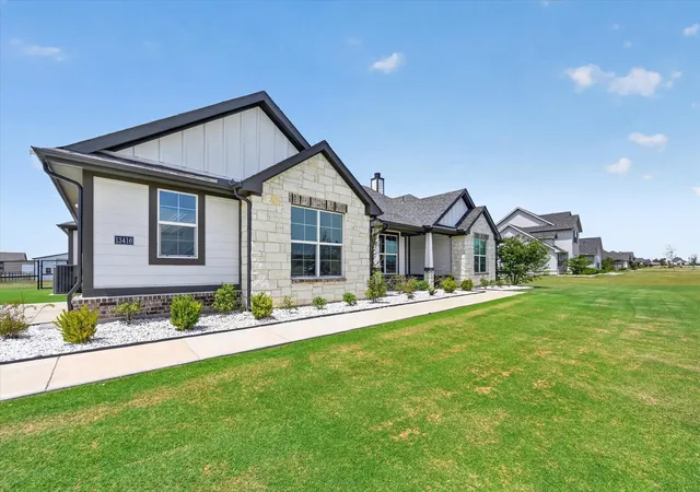 Photo 3 of Single family home for sale at 13416 Sage Meadow Cir, Sanger, TX 76266 | MLS# 21367353 | Listing updated on 2026-08-26
