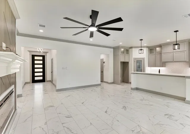 Photo 3 of Sale Pending at 716 E Jefferson St, Waxahachie, TX 75165 | MLS# 21369601 | Listing updated on 2026-10-05