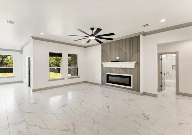 Photo 3 of Sale Pending at 716 E Jefferson St, Waxahachie, TX 75165 | MLS# 21369601 | Listing updated on 2026-10-05