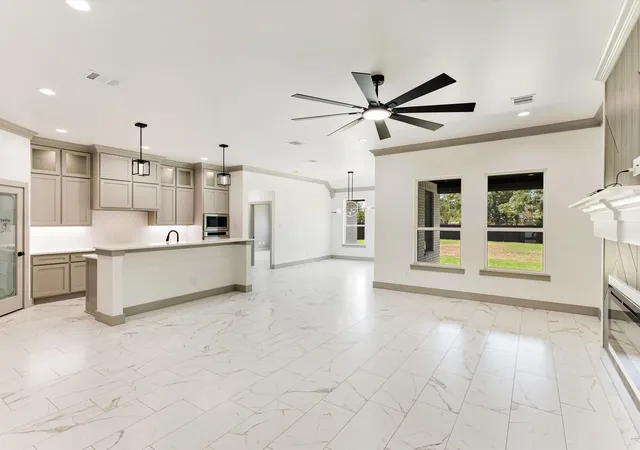 Photo 4 of Sale Pending at 716 E Jefferson St, Waxahachie, TX 75165 | MLS# 21369601 | Listing updated on 2026-10-05
