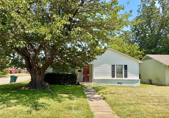 Photo 1 of Single family home for sale at 2225 N Shannon St, Sherman, TX 75092 | MLS# 21369626 | Listing updated on 2026-08-26