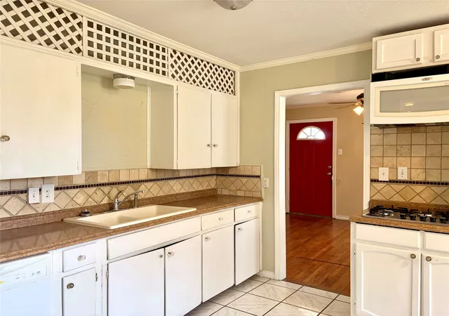 Photo 3 of Single family home for sale at 2225 N Shannon St, Sherman, TX 75092 | MLS# 21369626 | Listing updated on 2026-08-26