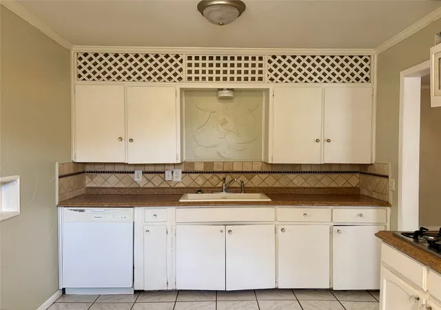 Photo 3 of Single family home for sale at 2225 N Shannon St, Sherman, TX 75092 | MLS# 21369626 | Listing updated on 2026-08-26